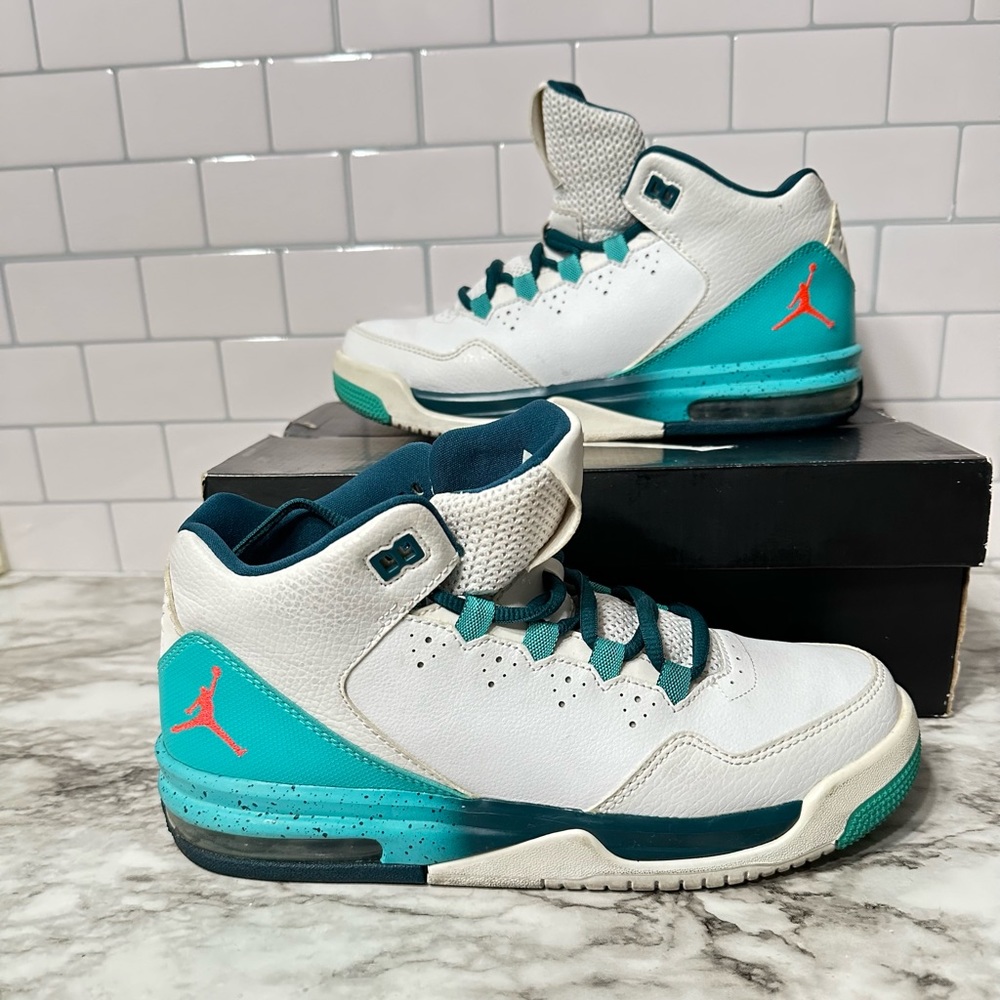 ✨Nike Jordan Flight in good/Fair condition. Lightly Worn.✨